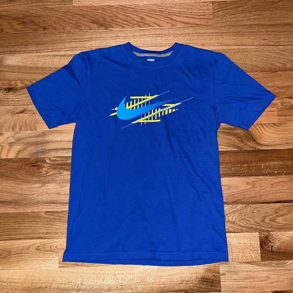 EUC Nike Short Sleeved T-shirt, size medium
